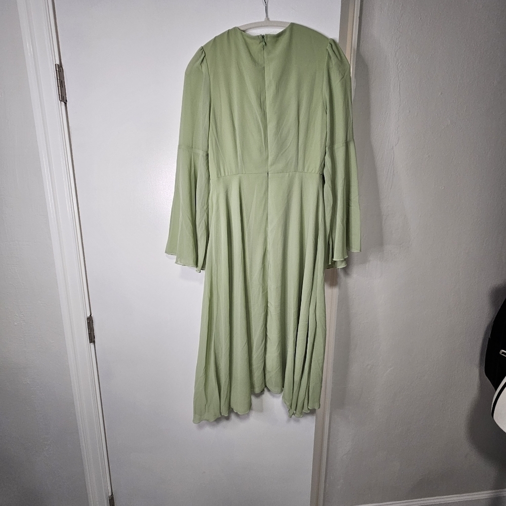 Area Stars Sage Maggie Bell Sleeve Midi Dress V Neck Bustline Pleat Size Small - Picture 9 of 16
